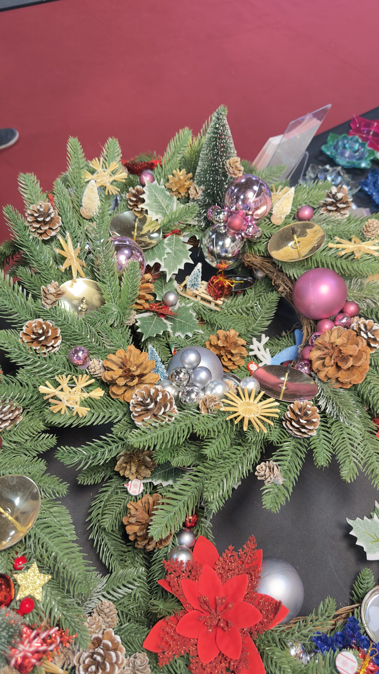 Handgemachter Adventskranz mit Kerzen – Bild 6