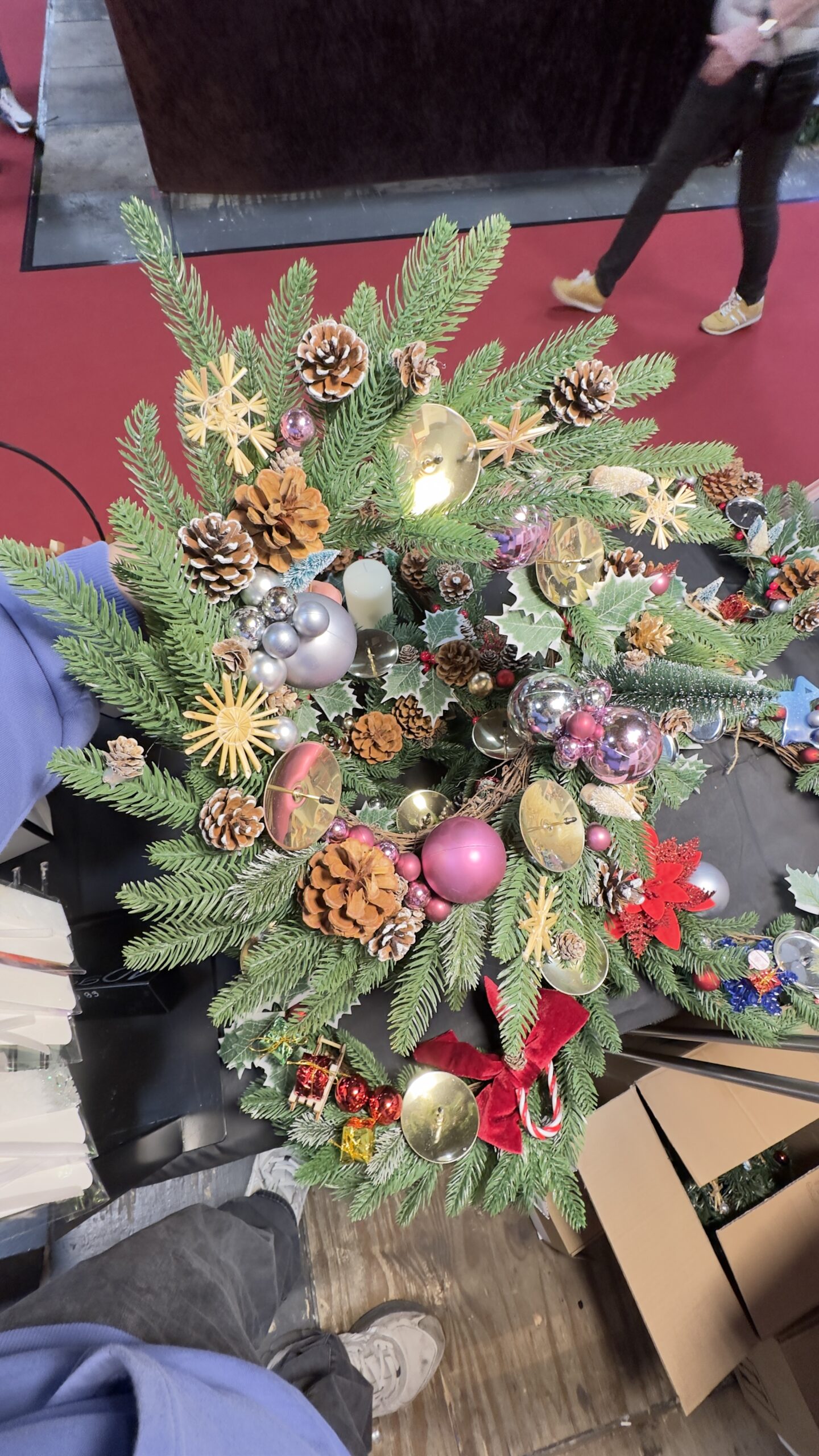 Handgemachter Adventskranz mit Kerzen – Bild 7