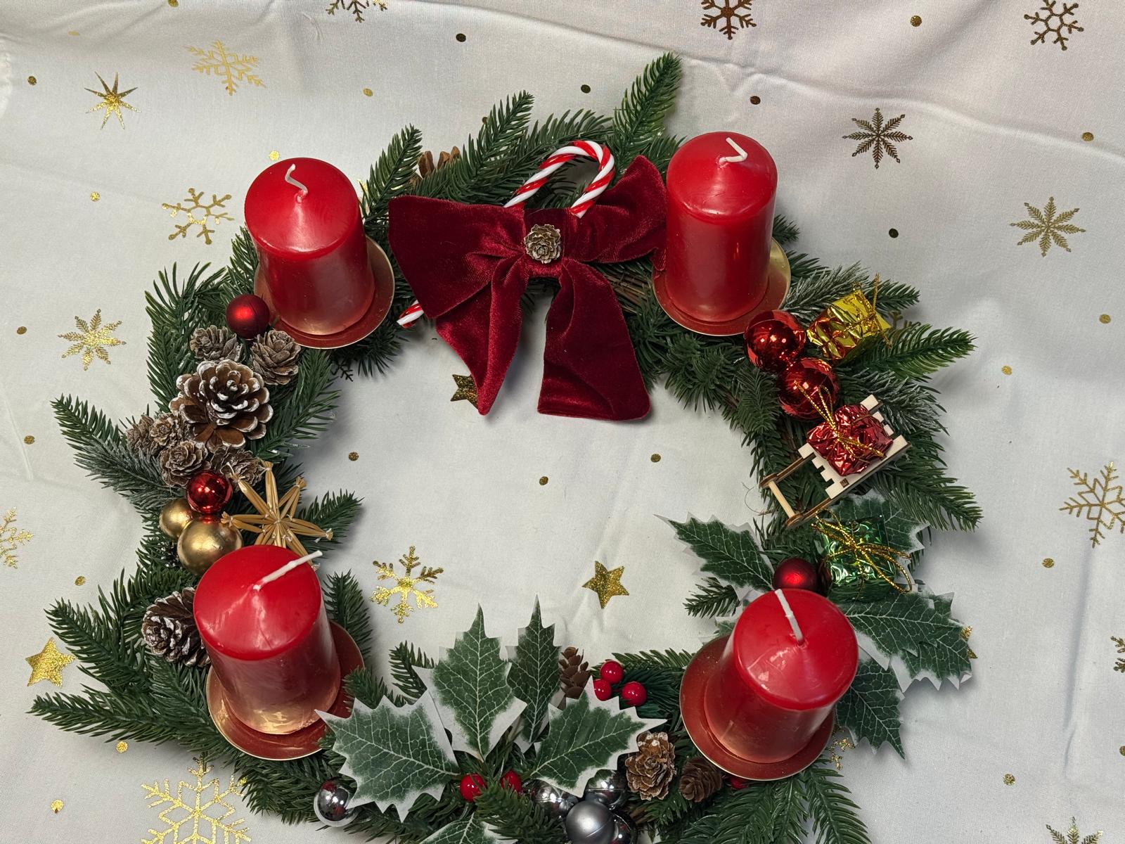 Handgemachter Adventskranz mit Kerzen – Bild 2
